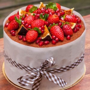 🍓 Vegan Strawberry Delight Cake